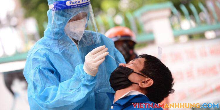 Người bán hàng, làm việc tại chợ phải xét nghiệm Covid-19 hàng tuần