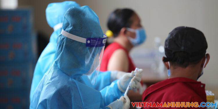 Nam thanh niên ở Bình Dương khai gian dối để được tiêm mũi 2 vaccine Pfizer