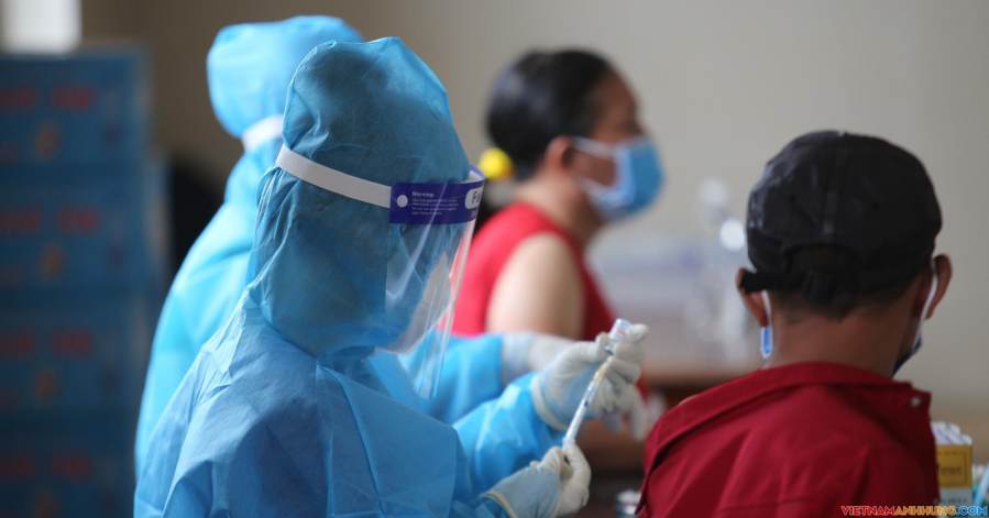 Nam thanh niên ở Bình Dương khai gian dối để được tiêm mũi 2 vaccine Pfizer