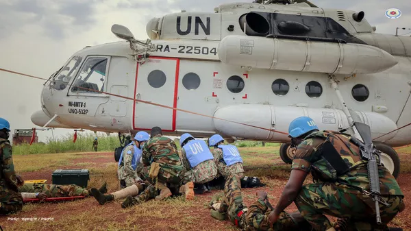 Cận cảnh bệnh viện “mũ nồi xanh” cấp cứu, vận chuyển bệnh nhân lên trực thăng