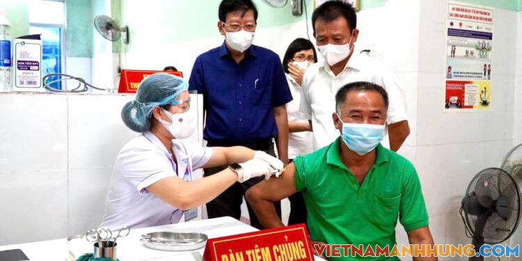 Một giáo viên tiêm cùng lúc 2 mũi vaccine phòng Covid-19 còn muốn tiêm 4 mũi một lần