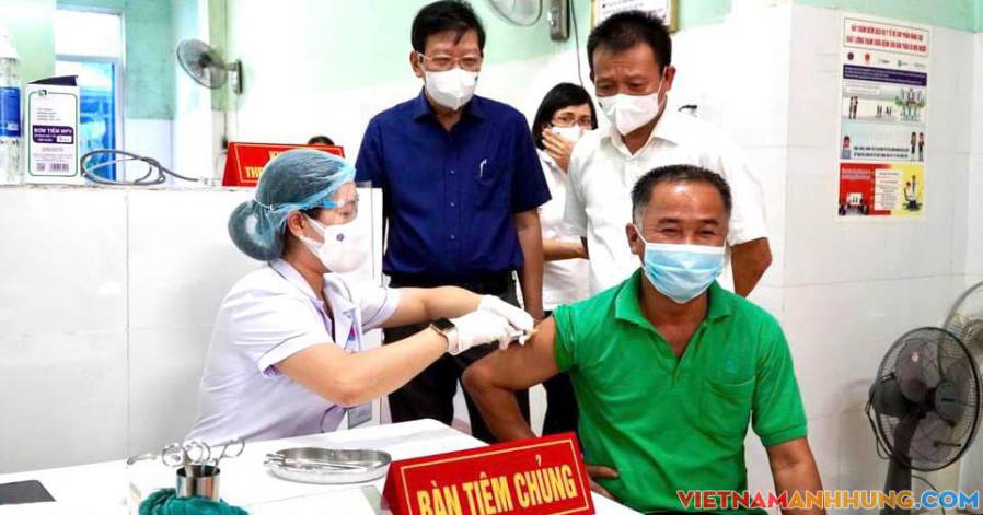 Một giáo viên tiêm cùng lúc 2 mũi vaccine phòng Covid-19 còn muốn tiêm 4 mũi một lần