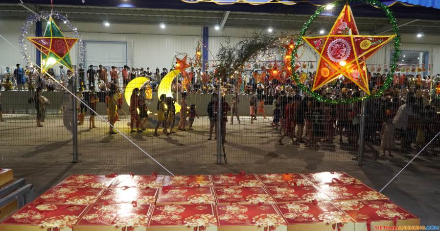 Tết Trung thu dành cho hơn 1.200 em nhỏ tại Bệnh viện dã chiến điều trị Covid-19