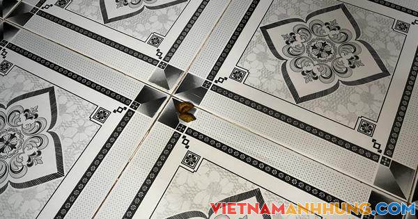 Bé gái 4 tuổi tử vong do hốc hạt nhãn lúc chơi điện thoại