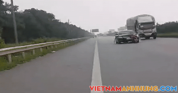 CLIP: Tài xế Toyota Camry bỏ chạy trên cao tốc sau tai nạn chết người