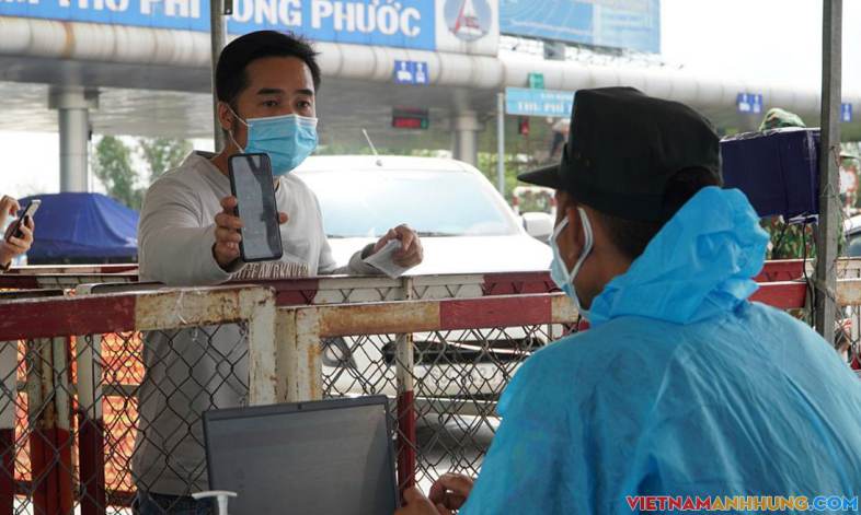 12 chốt cửa ngõ TP HCM dừng kiểm tra giấy xét nghiệm