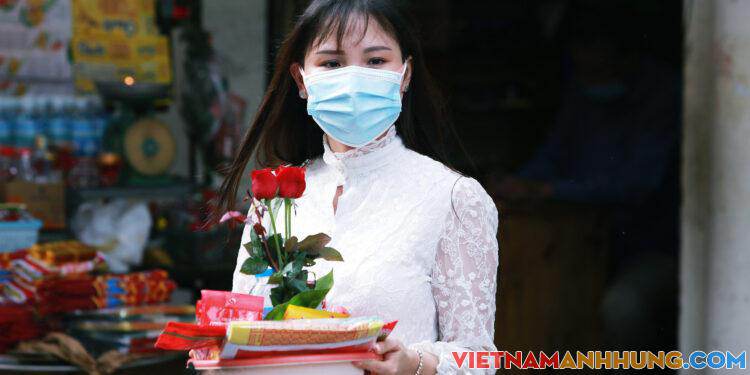 Người Hà Nội đến chùa Hà cầu duyên ngày 20/10 sau đợt giãn cách xã hội