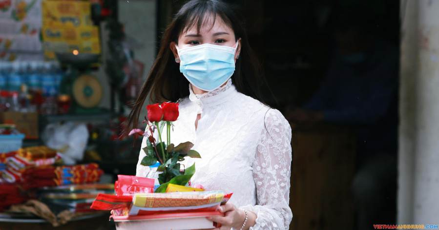 Người Hà Nội đến chùa Hà cầu duyên ngày 20/10 sau đợt giãn cách xã hội