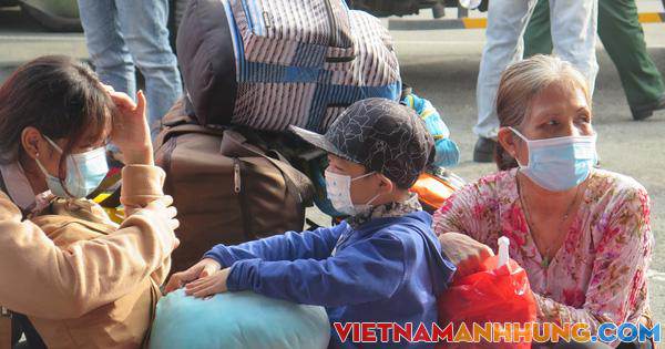 Cận cảnh hơn 700 người dân được đưa từ TP HCM về miền Tây