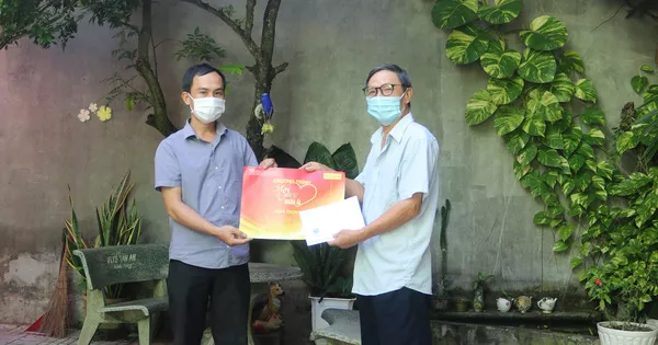 Mai Vàng Nhân Ái thăm nhà văn, nhà báo Lê Ngọc Khôi