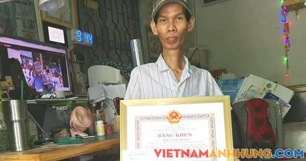 Chàng trai khuyết tật mê tre được Chủ tịch UBND tỉnh khen thưởng