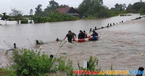 Giải cứu hàng chục người dân bị nước lũ cô lập khi đi làm rẫy