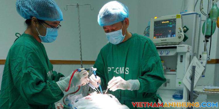 Cấp cứu thành công bệnh nhân bị gỗ văng găm lún sọ