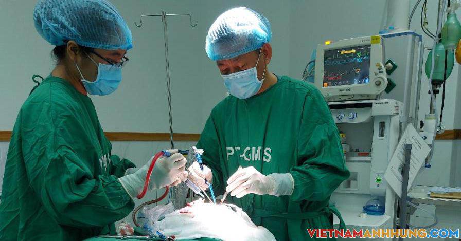 Cấp cứu thành công bệnh nhân bị gỗ văng găm lún sọ