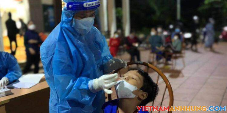 Xuyên đêm test nhanh, phát hiện nhiều ca nghi Covid-19