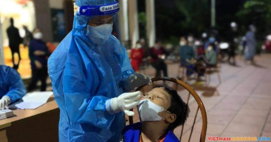 Xuyên đêm test nhanh, phát hiện nhiều ca nghi Covid-19