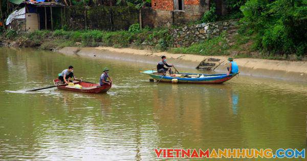 Đi tìm quả bóng khi chơi cùng bạn, bé trai 8 tuổi mất tích bí ẩn