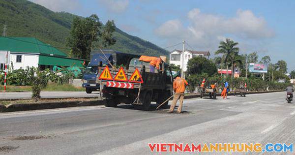 Quốc lộ 1.000 tỉ đồng xuống cấp