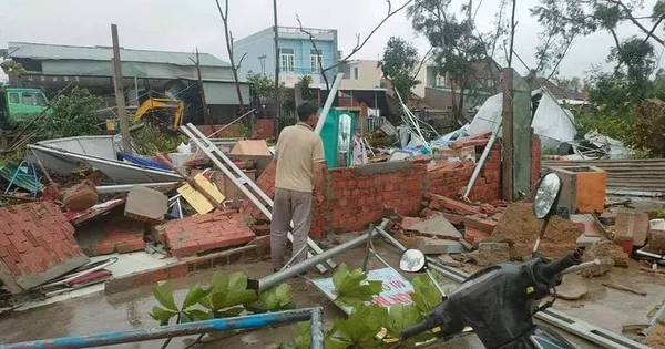 Mưa lớn và xả lũ nhấn chìm hạ du