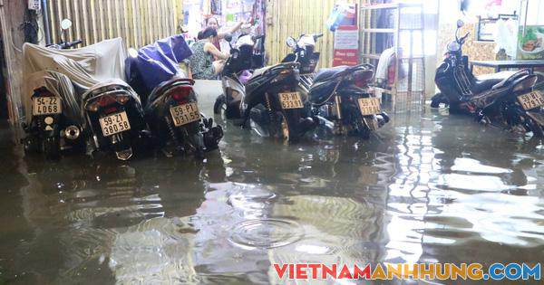 Khu trung tâm TP HCM đang ngập