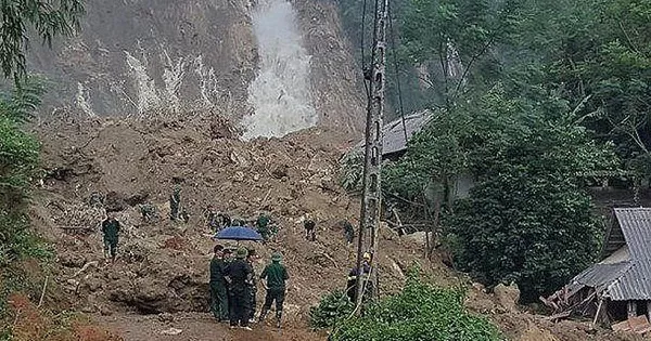 Sạt lở đất vùi lấp 1 nhà dân khiến 4 người thương vong