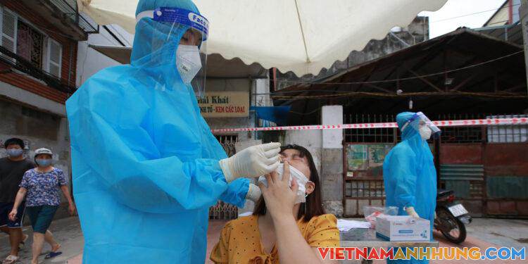 Nam nhân viên y tế Bệnh viện 108 cùng vợ dương tính SARS-CoV-2