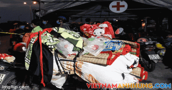 CLIP: Hàng trăm người dân từ các tỉnh phía Nam ùn ùn qua cửa ngõ Hà Nội về quê