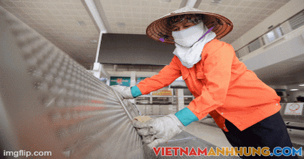 CLIP: Nhiều bến xe khách liên tỉnh nhộn nhịp lau dọn, chờ đón khách trở lại