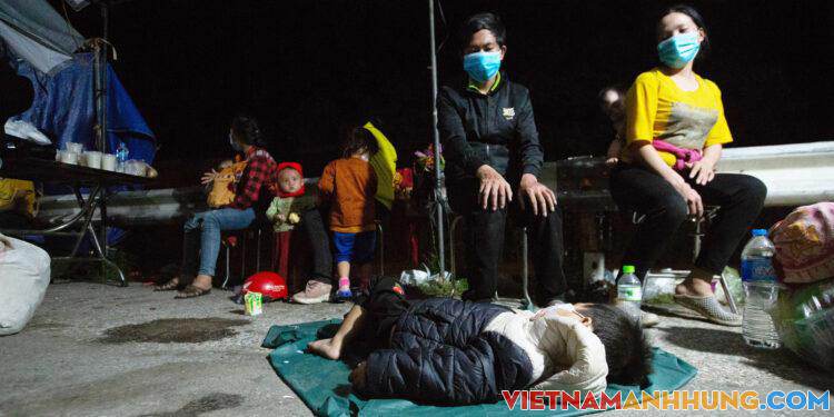 Hành trình vượt hơn 1.500 km trở về quê bằng “máu và nước mắt”