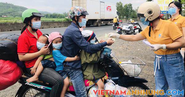 Tình người Phú Yên tại điểm dừng chân cho người dân về quê