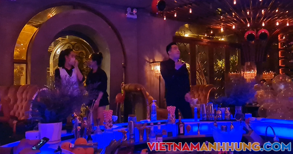 CLIP: Bất chấp lệnh cấm, một quán bar ở Đà Nẵng mở cửa hoạt động náo nhiệt