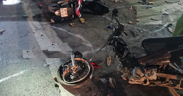 Hai xe máy tông nhau làm 2 người chết, 3 trọng thương