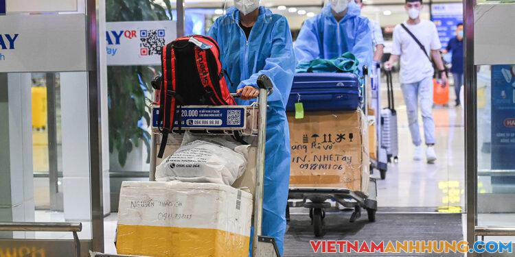 Bỏ quy định hành khách đi máy bay phải khai báo thông tin