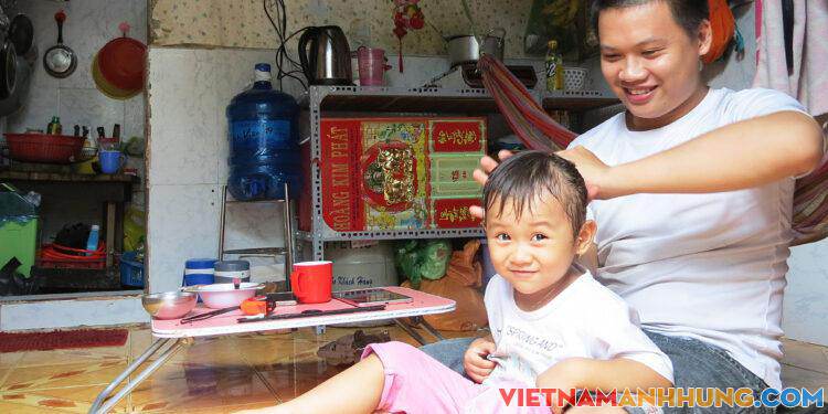 Công nhân sống chật vật trong 3 m2