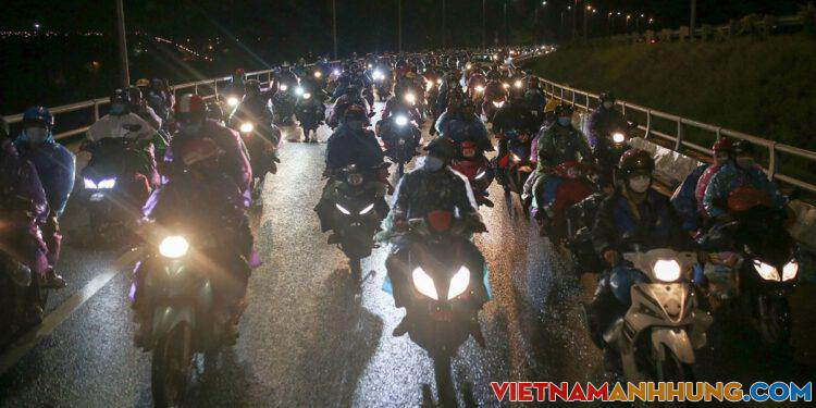 Đại biểu Quốc hội: Nên dùng tàu hỏa, xe khách đưa dân về quê