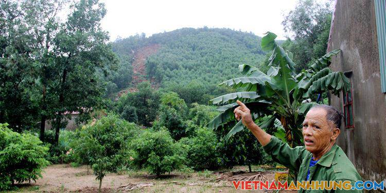 Dân bất an khi sống bên núi lở