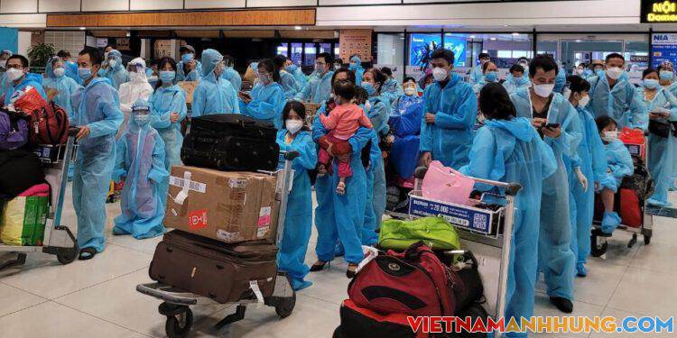 Gần 650 người Bắc Ninh về quê trên ba chuyến bay