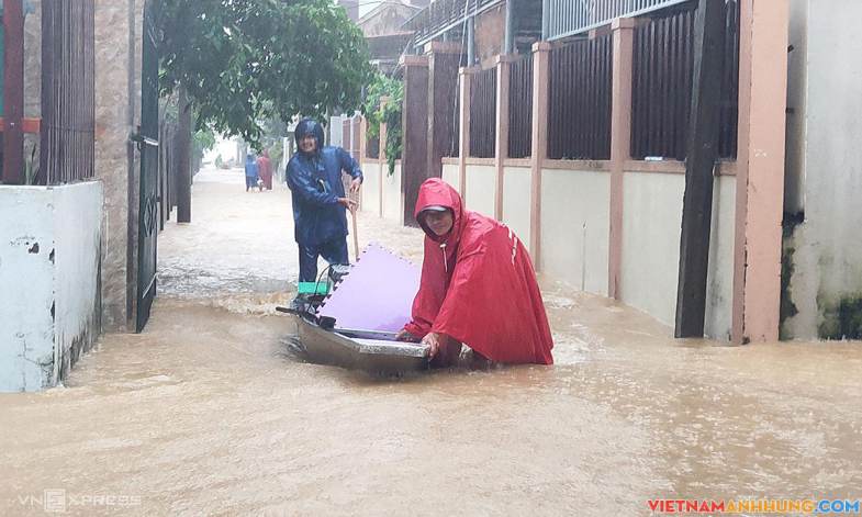 Hơn 1.000 hộ dân bị ngập, hai người mất tích