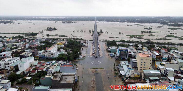 Hơn 3.000 ngôi nhà ở Tam Kỳ ngập nước