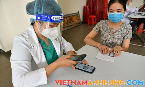 Huyện Nhà Bè ứng dụng công nghệ trong tiêm chủng