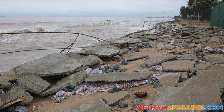 Kè biển Nghệ An, Quảng Bình hư hỏng