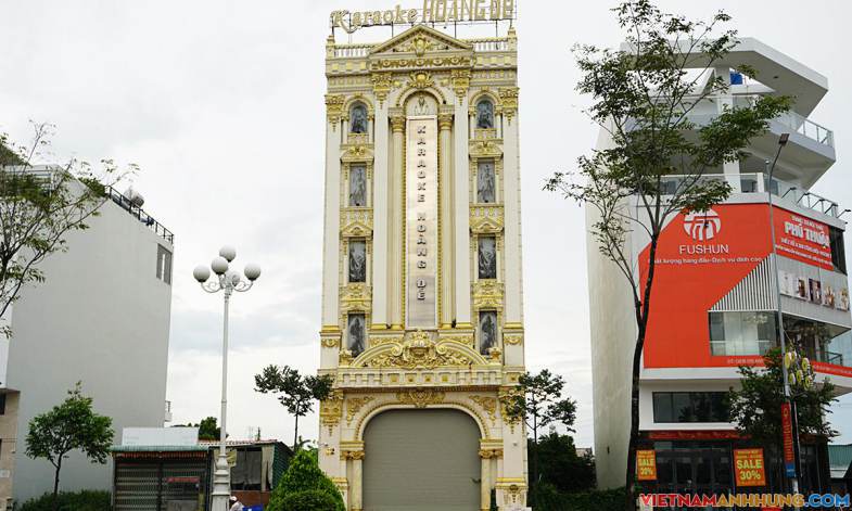 Long An cho quán karaoke, massage hoạt động trở lại