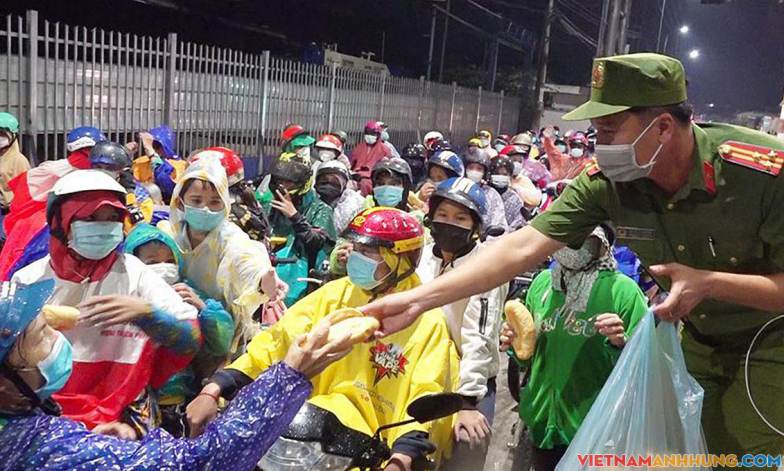 Miền Tây chật vật tiếp nhận người về quê