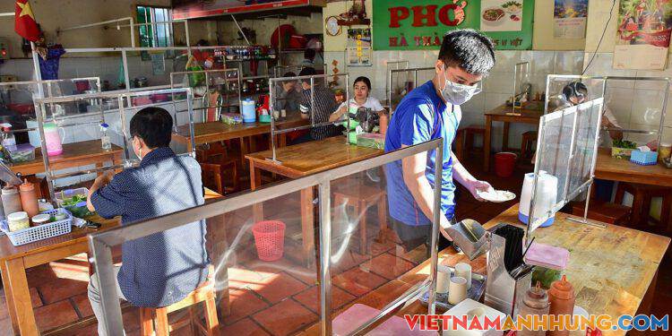 Người dân không nên chủ quan khi quán ăn được bán tại chỗ