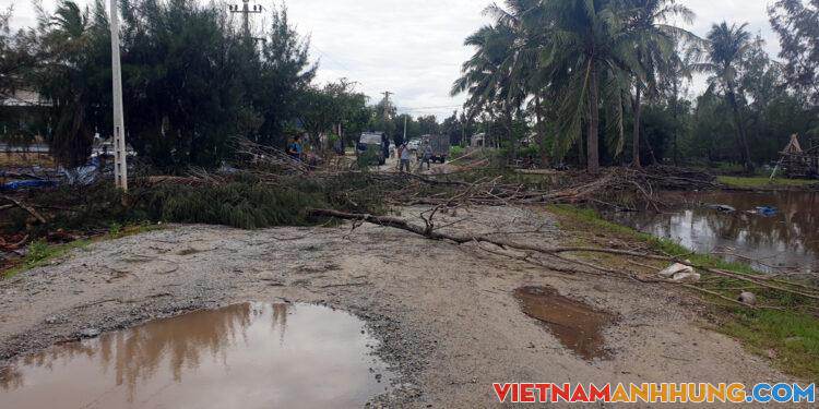 Người dân rào đường đòi đền bù