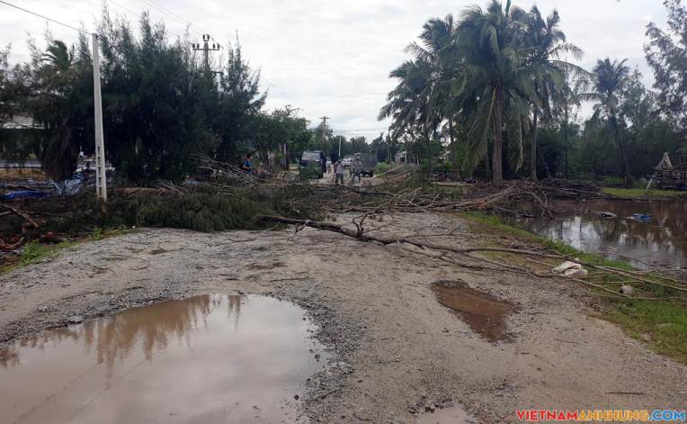 Người dân rào đường đòi đền bù