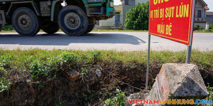 Nhiều điểm đê ở ngoại thành Hà Nội sụt lún