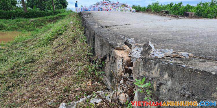 Nhiều đoạn đê ở Hà Nội bị sụt lún