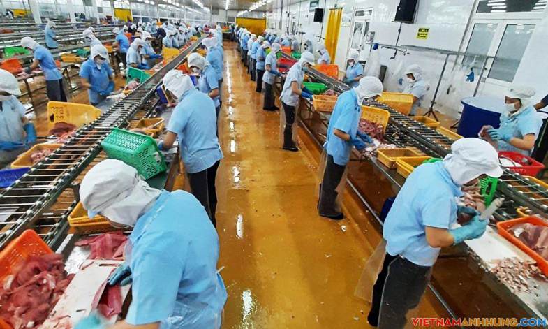 Nhiều nhà máy ở miền Tây bùng phát dịch