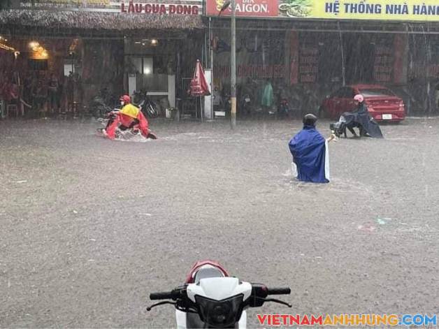 Nhiều tuyến đường ở Phú Thọ, Yên Bái bị ngập